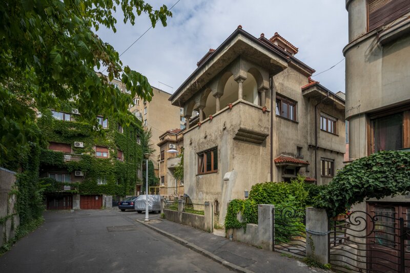 Piata Lahovari, vila reprezentativa pentru birouri, 425 mp.
