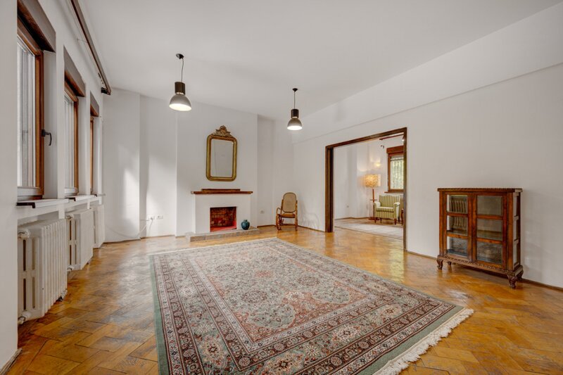 Piata Lahovari, vila reprezentativa pentru birouri, 425 mp.