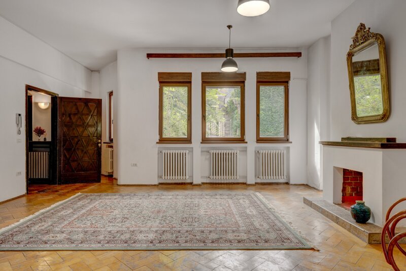 Piata Lahovari, vila reprezentativa pentru birouri, 425 mp.