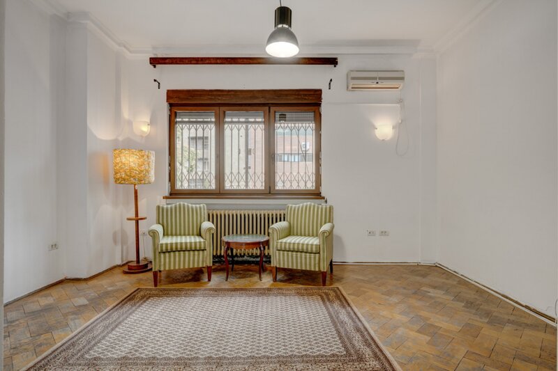 Piata Lahovari, vila reprezentativa pentru birouri, 425 mp.