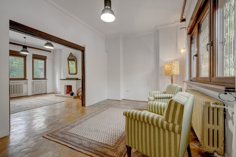 Piata Lahovari, vila reprezentativa pentru birouri, 425 mp.